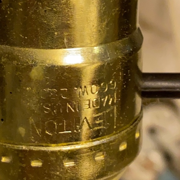 Vintage Boudoir matched pair of lamps without shades - Picture 12 of 14